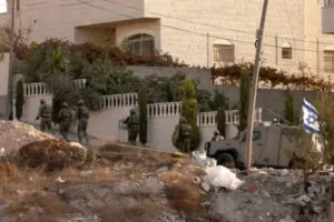 قوات الاحتلال تحول منزلا في بلدة عزون إلى ثكنة عسكرية